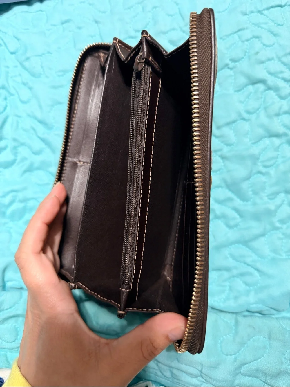 Gucci Brown GG Supreme Zip-Around Wallet with Green-Red Web and Bow - Picture 4 of 7